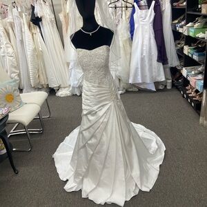 David's Bridal White Strapless Wedding Dress